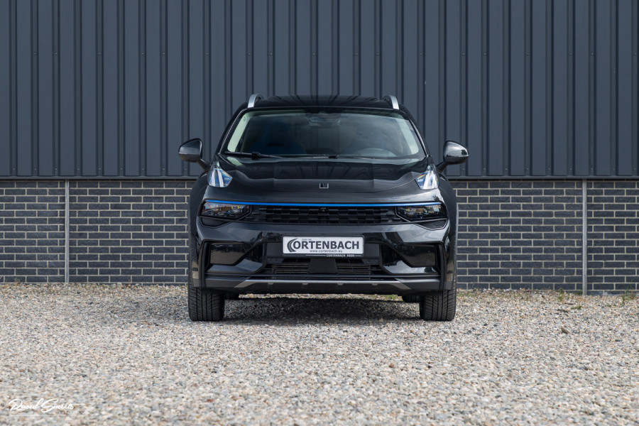 Lynk & Co 01 1.5 All-in geprijsd: inclusief onderhoud, 1 jaar BOVAG-garantie | Panorama dak | Adaptieve cruise | Blis | Memory |