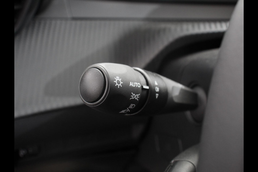 Peugeot e-208 EV Allure 50 kWh Warmtepomp Navigatie Apple Carplay Android Auto Parkeerhulp Cruise Control Full Led Climate Control Lichtmetalen velgen