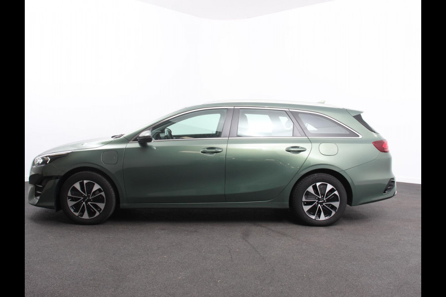 Kia Ceed Sportswagon 1.6 GDI PHEV DynamicLine Automaat Climate control Keyless Cruise control LED Parkeersensoren achter Camera Stuur verwarming Stoel verwarming Apple Carplay/ Andriod Auto
