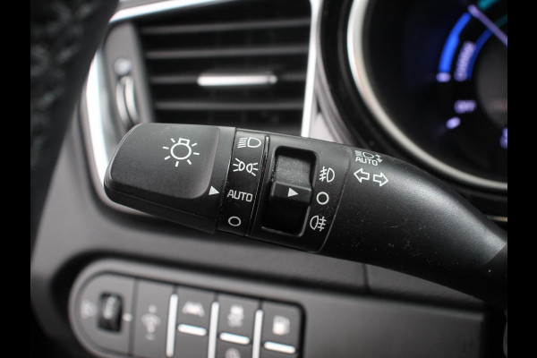 Kia Ceed Sportswagon 1.6 GDI PHEV DynamicLine Automaat Climate control Keyless Cruise control LED Parkeersensoren achter Camera Stuur verwarming Stoel verwarming Apple Carplay/ Andriod Auto