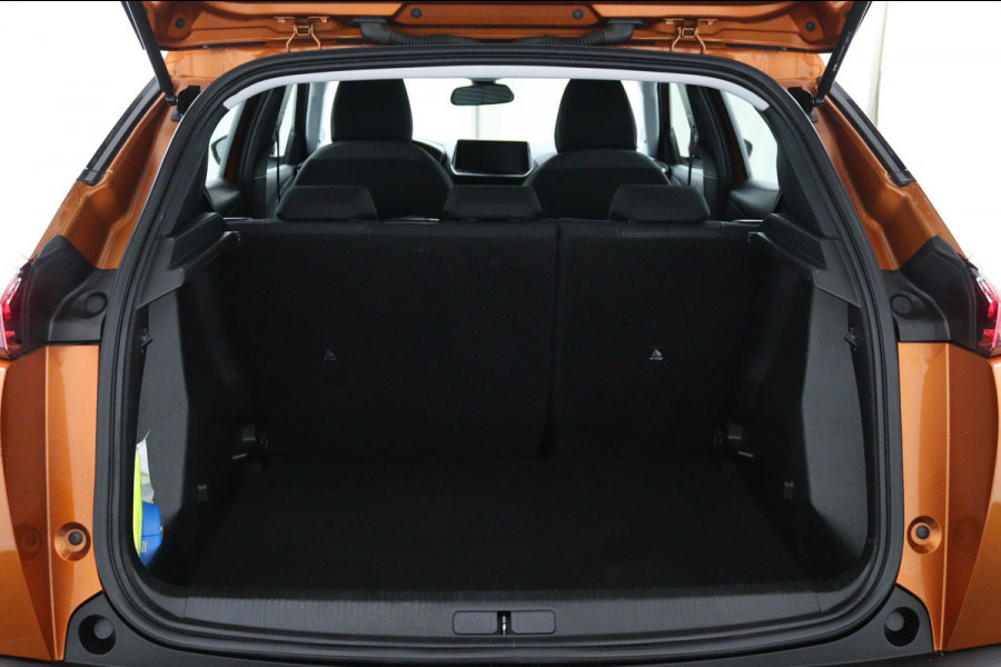 Peugeot 2008 1.2 Blue*130PK*NAVI*CAM*HAAK*ECC*CRUISE*CARPLAY