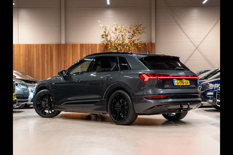 Audi e-tron E-tron 50 Quattro Launch edition plus 71 kWh, Pano, Apple Carplay, 22" Velgen, Black Optik, ACC, Memory, PDC, Leder