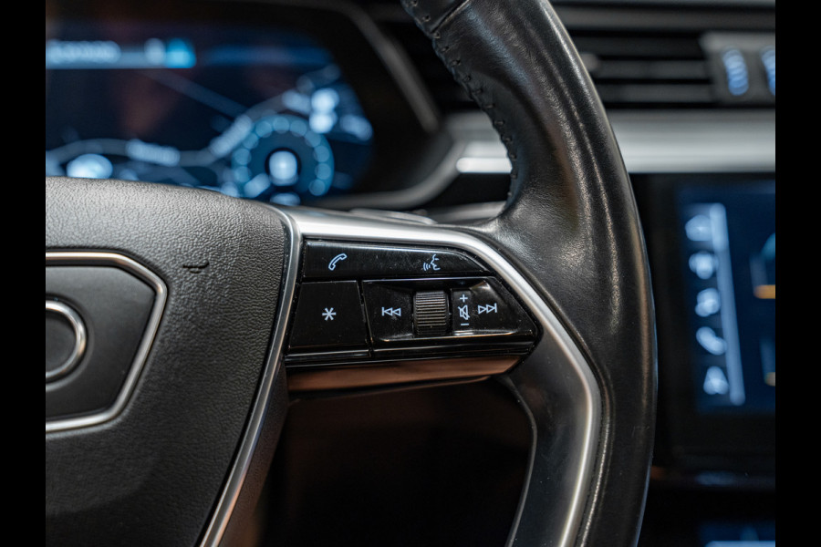 Audi e-tron E-tron 50 Quattro Launch edition plus 71 kWh, Pano, Apple Carplay, 22" Velgen, Black Optik, ACC, Memory, PDC, Leder