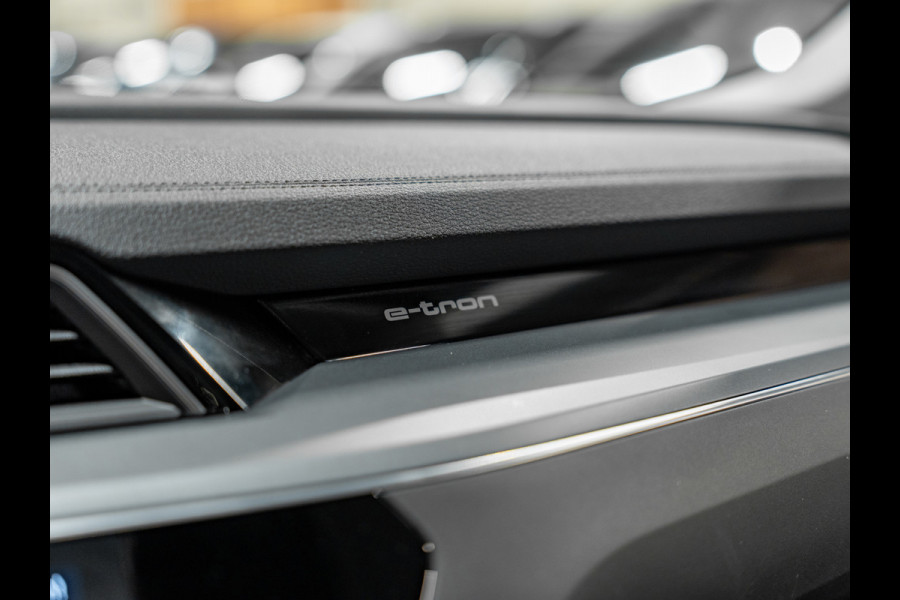 Audi e-tron E-tron 50 Quattro Launch edition plus 71 kWh, Pano, Apple Carplay, 22" Velgen, Black Optik, ACC, Memory, PDC, Leder