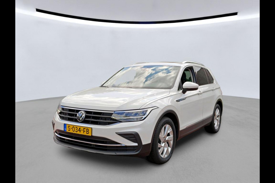 Volkswagen Tiguan 1.5 TSI 150pk DSG Life Business | Panoramadak | Wekl. trekhaak | Keyless | Stoelverwarming