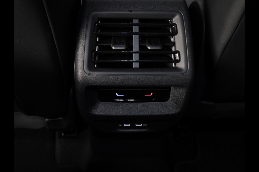 Volkswagen Tiguan Limited Edition 1.5 eHybrid 150 kW / 204 PK SUV 6 Stoelverwarming | Trekhaak | 360 camera