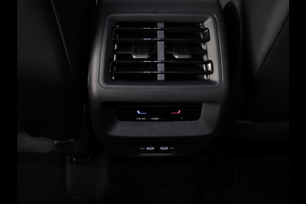 Volkswagen Tiguan Limited Edition 1.5 eHybrid 150 kW / 204 PK SUV 6 Stoelverwarming | Trekhaak | 360 camera