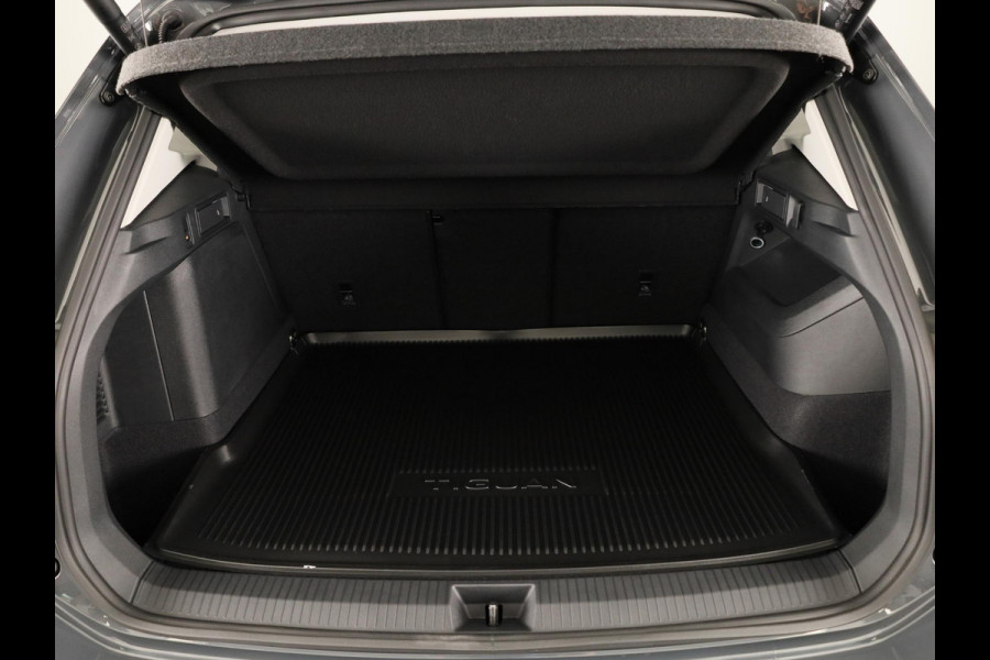 Volkswagen Tiguan Limited Edition 1.5 eHybrid 150 kW / 204 PK SUV 6 Stoelverwarming | Trekhaak | 360 camera
