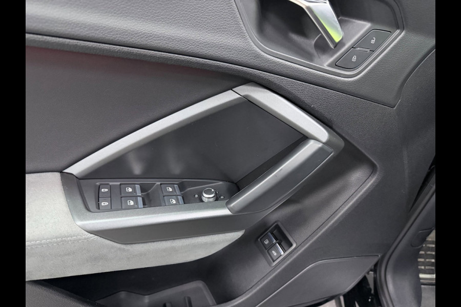 Audi Q3 Sportback 45 TFSI e 3X S-LINE BLACKLINE 20'' PANO/LEDER/SFEERVERL/E-STOELEN/SONOS/CAM/ADAPT-CR///
