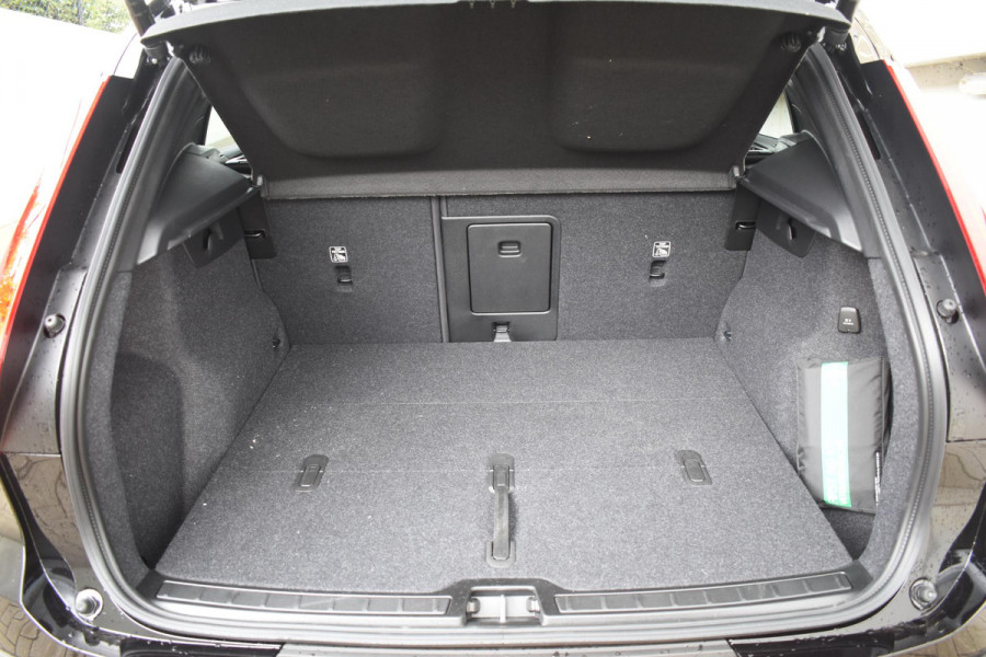 Volvo EX40 Single Motor Extended Range Plus 82 kWh / Panoramadak / Harman Kardon / 360 camera / Microtech/Nubuck / 20'' 5-Spaaks Black Diamond Cut