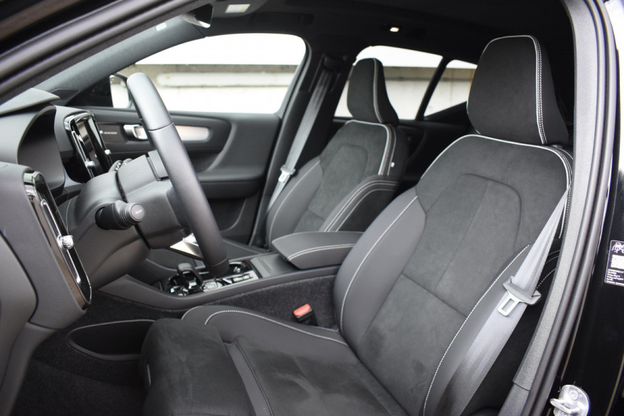 Volvo EX40 Single Motor Extended Range Plus 82 kWh / Panoramadak / Harman Kardon / 360 camera / Microtech/Nubuck / 20'' 5-Spaaks Black Diamond Cut