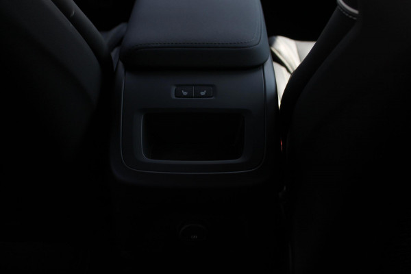 Volvo XC60 T8 455PK Automaat AWD Plus Black Edition Google infotainment / 21" lichtmetalen velgen / Verwarmbare voorstoelen en stuurwiel / Adaptieve cruise control