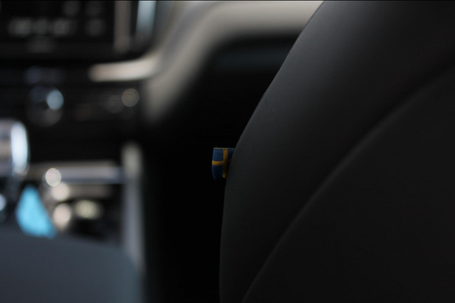 Volvo XC60 T8 455PK Automaat AWD Plus Black Edition Google infotainment / 21" lichtmetalen velgen / Verwarmbare voorstoelen en stuurwiel / Adaptieve cruise control
