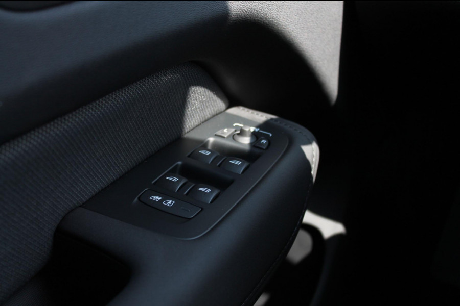 Volvo XC60 T8 455PK Automaat AWD Plus Black Edition Google infotainment / 21" lichtmetalen velgen / Verwarmbare voorstoelen en stuurwiel / Adaptieve cruise control