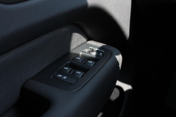 Volvo XC60 T8 455PK Automaat AWD Plus Black Edition Google infotainment / 21" lichtmetalen velgen / Verwarmbare voorstoelen en stuurwiel / Adaptieve cruise control