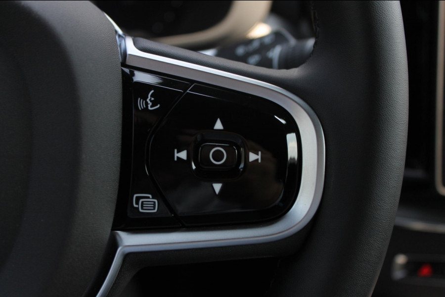 Volvo XC60 T8 455PK Automaat AWD Plus Black Edition Google infotainment / 21" lichtmetalen velgen / Verwarmbare voorstoelen en stuurwiel / Adaptieve cruise control