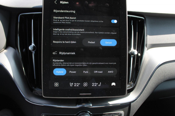 Volvo XC60 T8 455PK Automaat AWD Plus Black Edition Google infotainment / 21" lichtmetalen velgen / Verwarmbare voorstoelen en stuurwiel / Adaptieve cruise control