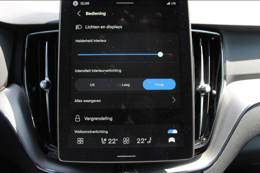 Volvo XC60 T8 455PK Automaat AWD Plus Black Edition Google infotainment / 21" lichtmetalen velgen / Verwarmbare voorstoelen en stuurwiel / Adaptieve cruise control