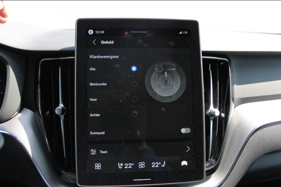 Volvo XC60 T8 455PK Automaat AWD Plus Black Edition Google infotainment / 21" lichtmetalen velgen / Verwarmbare voorstoelen en stuurwiel / Adaptieve cruise control