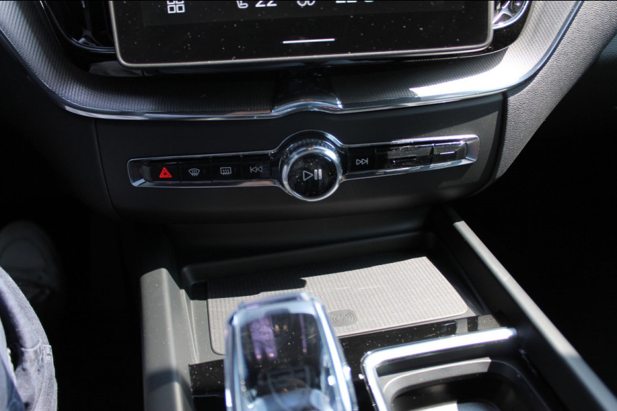 Volvo XC60 T8 455PK Automaat AWD Plus Black Edition Google infotainment / 21" lichtmetalen velgen / Verwarmbare voorstoelen en stuurwiel / Adaptieve cruise control