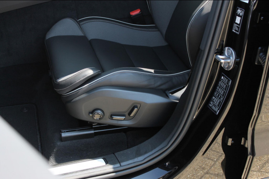 Volvo XC60 T8 455PK Automaat AWD Plus Black Edition Google infotainment / 21" lichtmetalen velgen / Verwarmbare voorstoelen en stuurwiel / Adaptieve cruise control