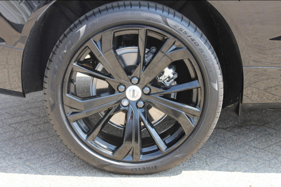 Volvo XC60 T8 455PK Automaat AWD Plus Black Edition Google infotainment / 21" lichtmetalen velgen / Verwarmbare voorstoelen en stuurwiel / Adaptieve cruise control