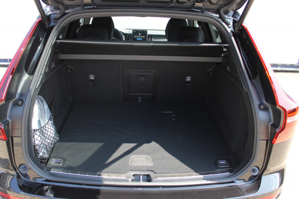 Volvo XC60 T8 455PK Automaat AWD Plus Black Edition Google infotainment / 21" lichtmetalen velgen / Verwarmbare voorstoelen en stuurwiel / Adaptieve cruise control
