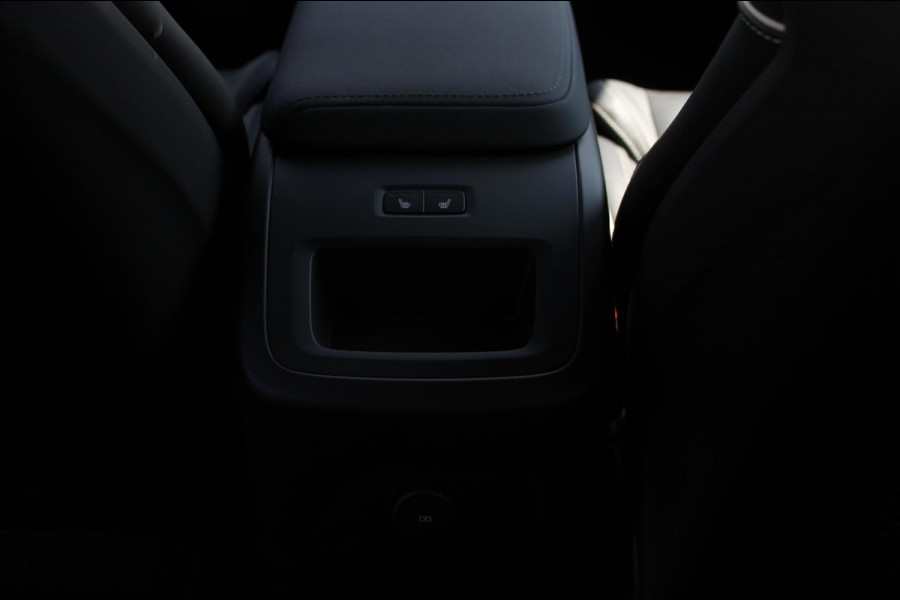 Volvo XC60 T8 455PK Automaat AWD Plus Black Edition Google infotainment / 21" lichtmetalen velgen / Verwarmbare voorstoelen en stuurwiel / Adaptieve cruise control