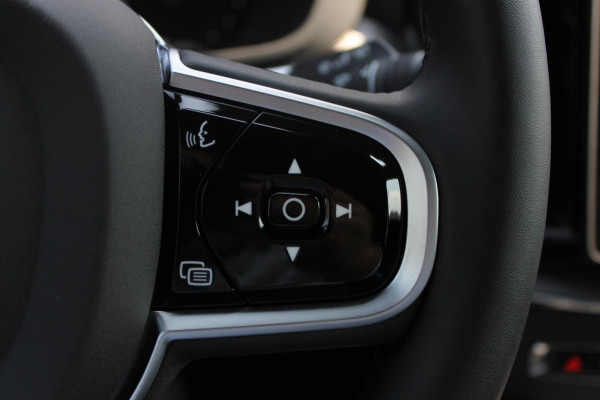 Volvo XC60 T8 455PK Automaat AWD Plus Black Edition Google infotainment / 21" lichtmetalen velgen / Verwarmbare voorstoelen en stuurwiel / Adaptieve cruise control