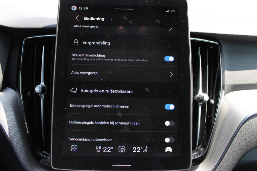 Volvo XC60 T8 455PK Automaat AWD Plus Black Edition Google infotainment / 21" lichtmetalen velgen / Verwarmbare voorstoelen en stuurwiel / Adaptieve cruise control