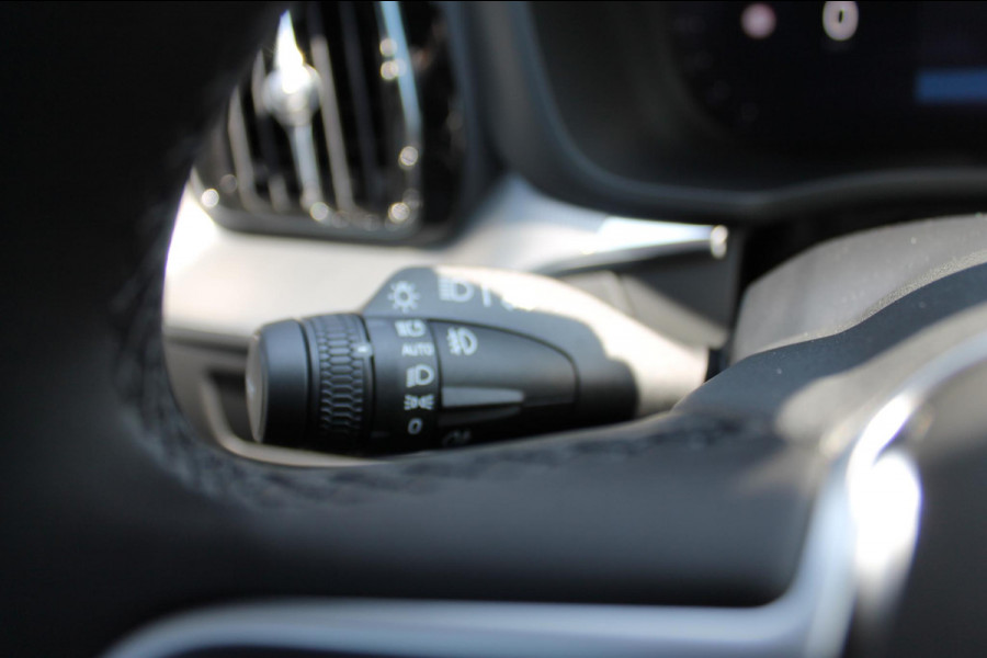 Volvo XC60 T8 455PK Automaat AWD Plus Black Edition Google infotainment / 21" lichtmetalen velgen / Verwarmbare voorstoelen en stuurwiel / Adaptieve cruise control