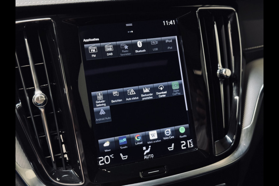 Volvo V60 T6 PHEV AWD Ultimate Dark | Panorama | Trekhaak | PilotAss.