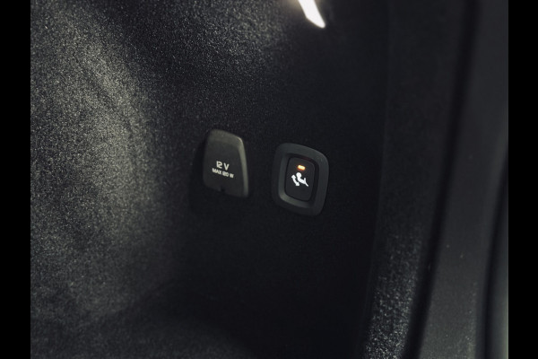 Volvo V60 T6 PHEV AWD Ultimate Dark | Panorama | Trekhaak | PilotAss.