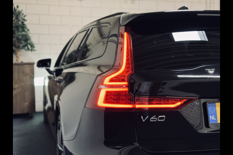 Volvo V60 T6 PHEV AWD Ultimate Dark | Panorama | Trekhaak | PilotAss.