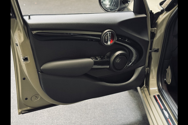 MINI 5-deurs 1.5 Cooper John Cooper Works | Panorama | harman/kardon | LED