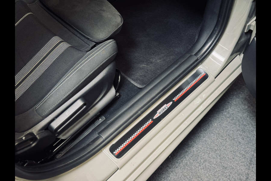MINI 5-deurs 1.5 Cooper John Cooper Works | Panorama | harman/kardon | LED