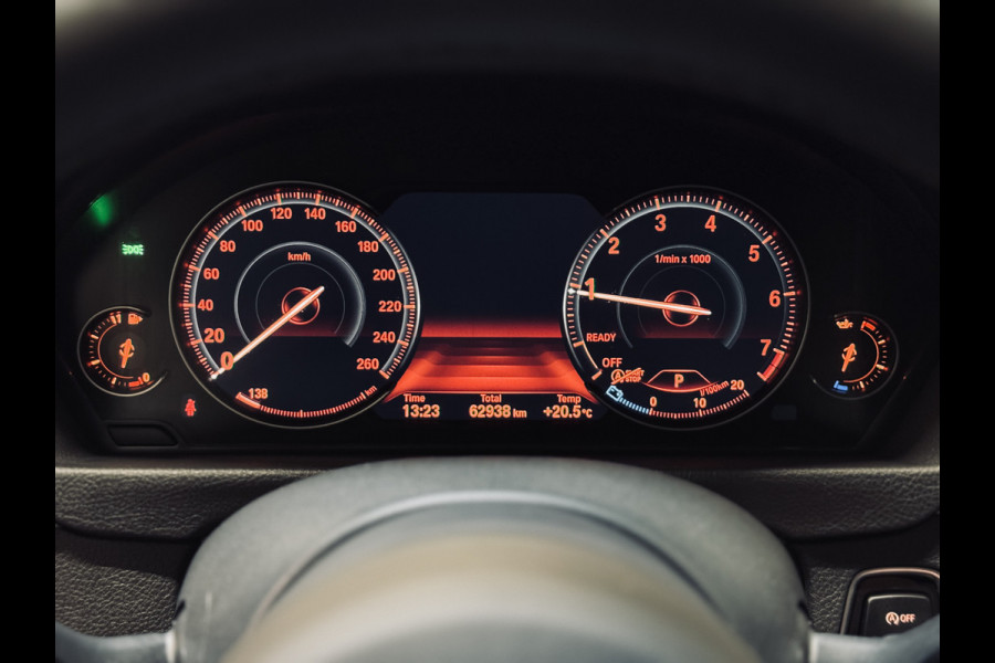 BMW 3 Serie Touring 318i M Sport Edition | 19" | Panorama | ShadowLine