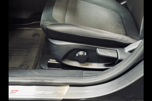 Ford Fiesta 1.0 EB 125PK ST-Line | 18" | LED | Winter