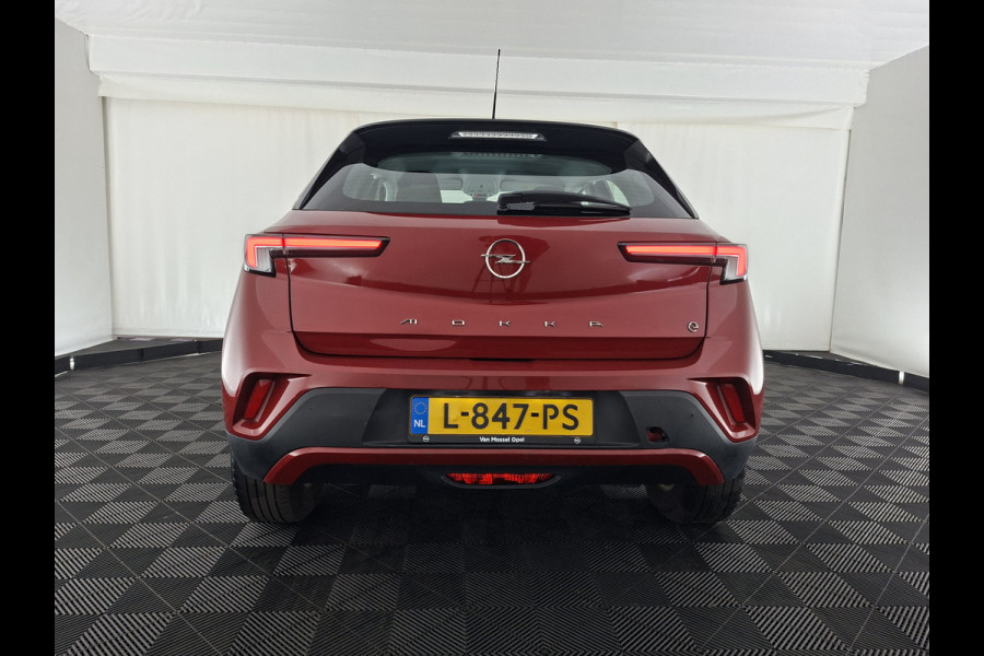 Opel Mokka-e Edition 50 kWh [3-Fase-11kW] {SoH-90%} (INCL-BTW) *HEATPUMP | DIGI-COCKPIT | FULL-LED | COMFORTSEATS | KEYLESS | DAB+ | ECC | CRUISE | 16''ALU*