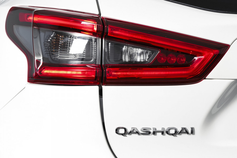 Nissan QASHQAI 1.2 116 PK N-Connecta Org. NL. | Pano | Cruise | PDC | 360 Camera | NAV | ECC | LM 18" |