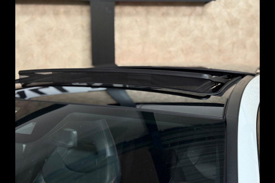 Mercedes-Benz A-Klasse 250 Premium Plus Amg | Pano | Trekhaak | Sfeerverlichting | Camera | Carplay | Stoelverwarming