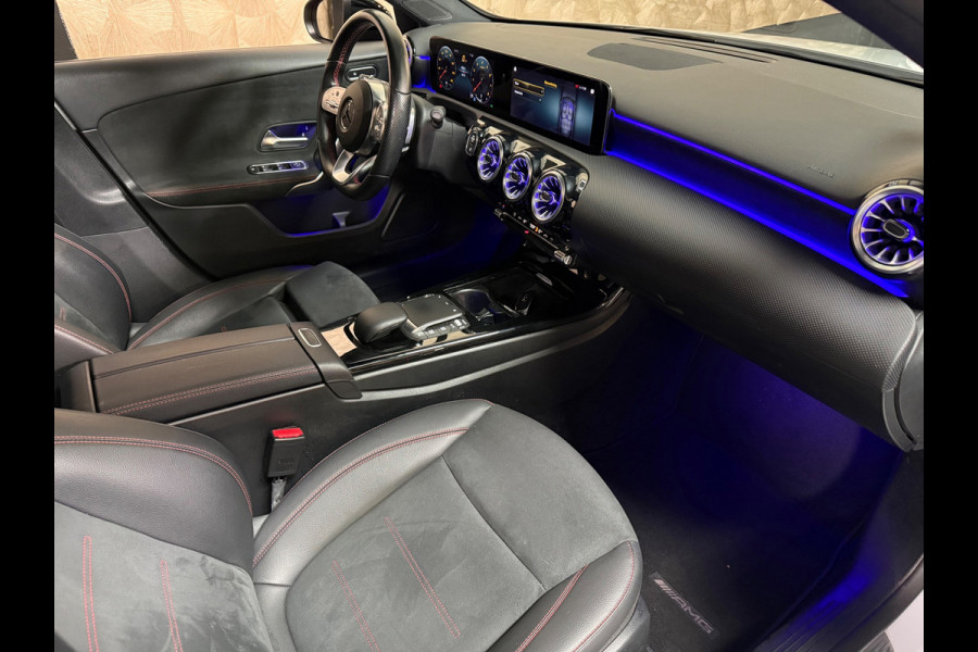 Mercedes-Benz A-Klasse 250 Premium Plus Amg | Pano | Trekhaak | Sfeerverlichting | Camera | Carplay | Stoelverwarming
