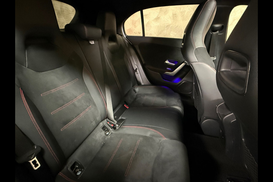Mercedes-Benz A-Klasse 250 Premium Plus Amg | Pano | Trekhaak | Sfeerverlichting | Camera | Carplay | Stoelverwarming