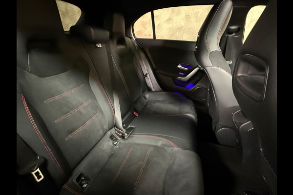 Mercedes-Benz A-Klasse 250 Premium Plus Amg | Pano | Trekhaak | Sfeerverlichting | Camera | Carplay | Stoelverwarming