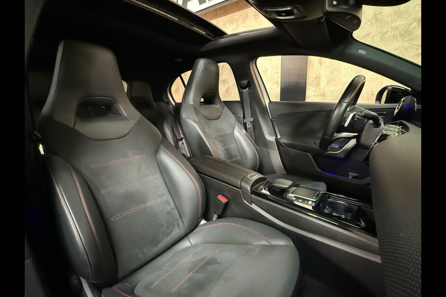 Mercedes-Benz A-Klasse 250 Premium Plus Amg | Pano | Trekhaak | Sfeerverlichting | Camera | Carplay | Stoelverwarming