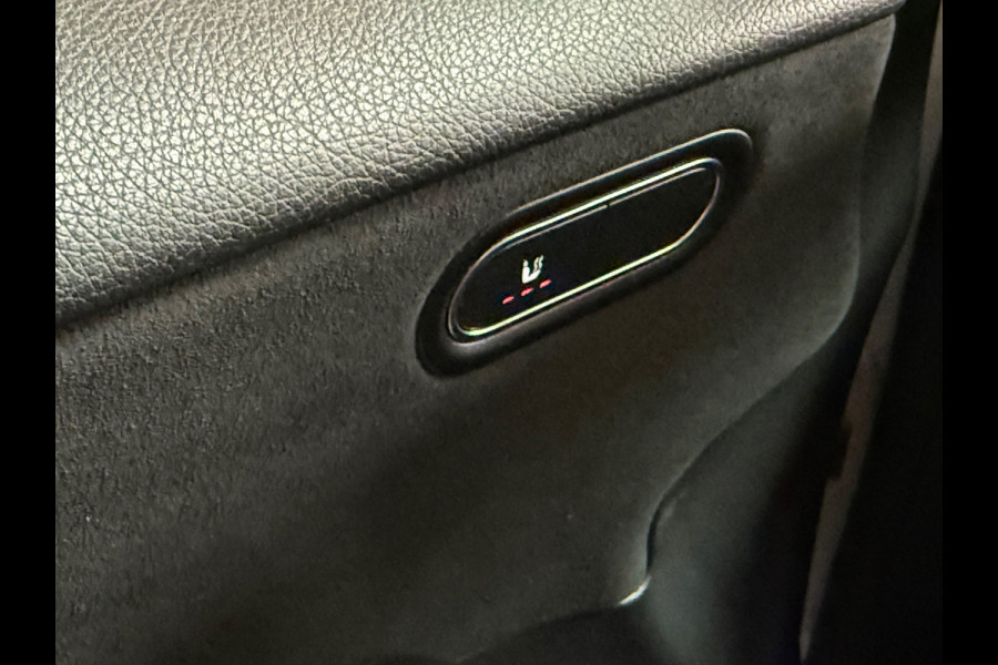 Mercedes-Benz A-Klasse 250 Premium Plus Amg | Pano | Trekhaak | Sfeerverlichting | Camera | Carplay | Stoelverwarming