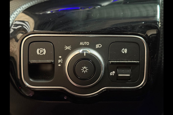 Mercedes-Benz A-Klasse 250 Premium Plus Amg | Pano | Trekhaak | Sfeerverlichting | Camera | Carplay | Stoelverwarming