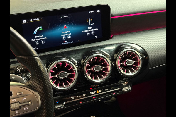 Mercedes-Benz A-Klasse 250 Premium Plus Amg | Pano | Trekhaak | Sfeerverlichting | Camera | Carplay | Stoelverwarming
