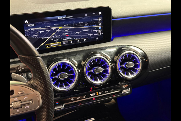 Mercedes-Benz A-Klasse 250 Premium Plus Amg | Pano | Trekhaak | Sfeerverlichting | Camera | Carplay | Stoelverwarming