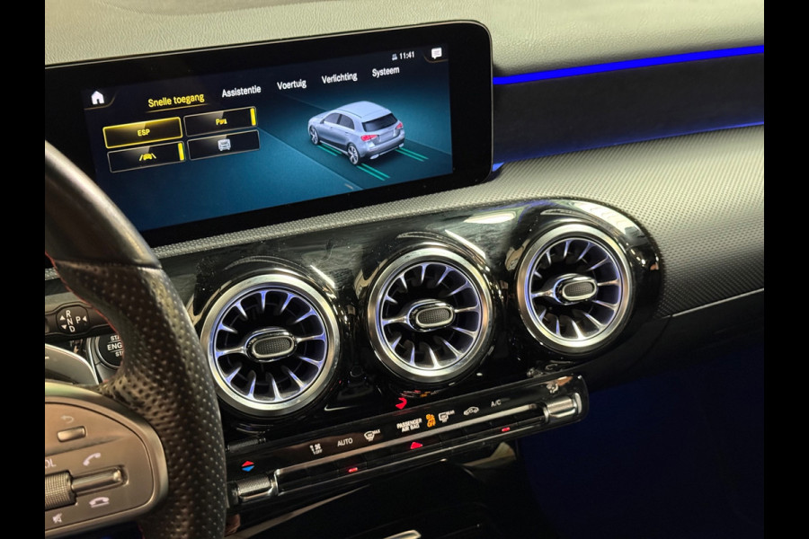 Mercedes-Benz A-Klasse 250 Premium Plus Amg | Pano | Trekhaak | Sfeerverlichting | Camera | Carplay | Stoelverwarming